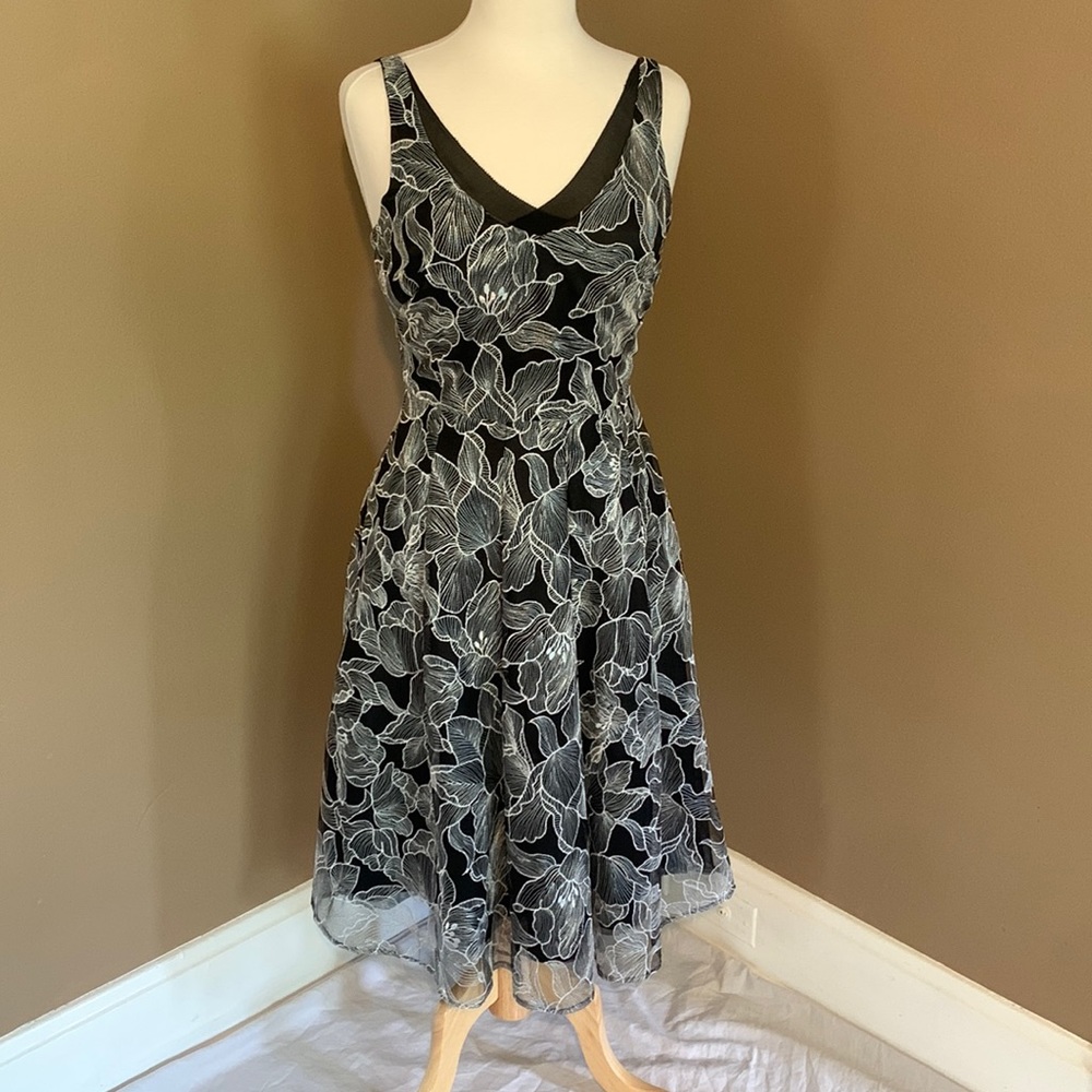 WHBM Floral Embroidered Sleeveless Dress